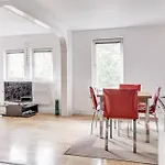 Luxury 3 Rooms Apartment In The Heart Of The City