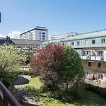 Luxury 3 Rooms Apartment In The Heart Of The City